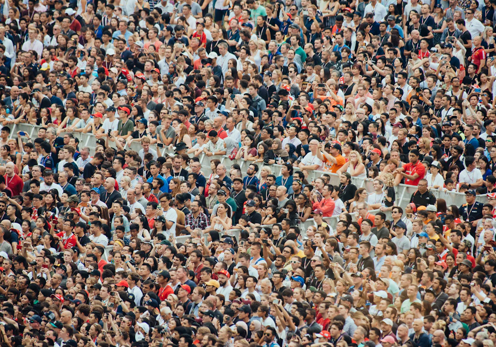 Torcida em estádio ilustrando a conquista de 1976